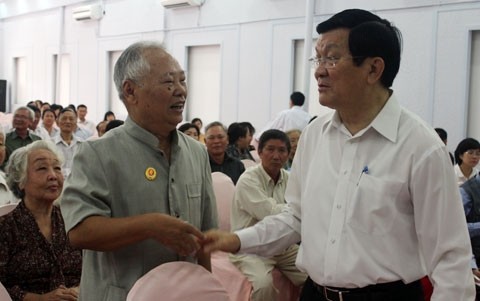 Президент Чыонг Тан Шанг встретился с представителями избирателей 4-го района г.Хошимина - ảnh 1