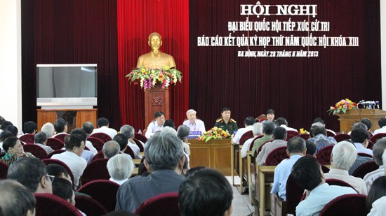 Вьетнамские руководители встретились с избирателями страны - ảnh 1