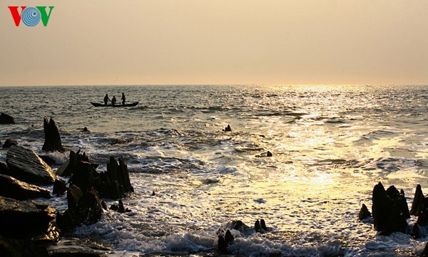 Первобытная красота морского пляжа Хоаньшон - ảnh 7