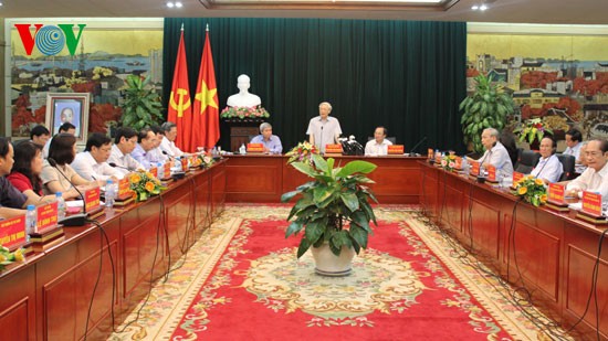 Генсек ЦК КПВ Нгуен Фу Чонг провел рабочую встречу с членами ПК парткома г.Хайфона - ảnh 1