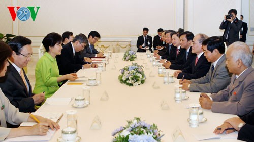 Председатель НС СРВ Нгуен Шинь Хунг нанес визит вежливости президенту Республики Корея - ảnh 2