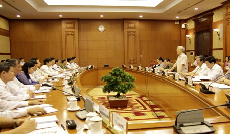 Генсек ЦК КПВ Нгуен Фу Чонг провел рабочую встречу с членами парткома провинции Лайтяу - ảnh 1