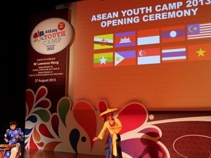 Вьетнам принимает участие в Лагере молодежи стран АСЕАН в Сингапуре - ảnh 1