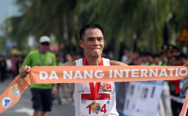 В городе Дананг впервые прошёл международный марафон - ảnh 1