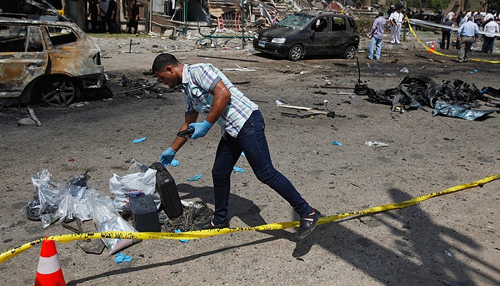 Силы безопасности Египта подозревают Братьев-мусульман, Аль-Каиду и Хамас в покушении на главу МВД - ảnh 1