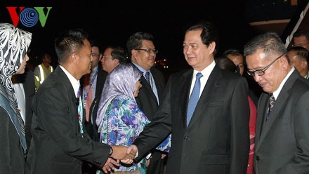 Премьер-министр Вьетнама Нгуен Тан Зунг начал участие в 23-м саммите АСЕАН - ảnh 1