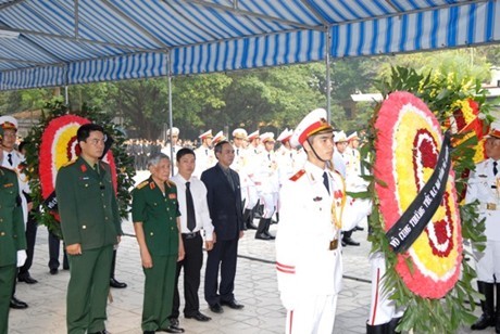 Руководители Вьетнама прощаются с генералом армии Во Нгуен Зяпом - ảnh 6