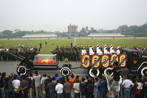 Мировые СМИ пишут о церемонии прощания с генералом Во Нгуен Зяпом - ảnh 2