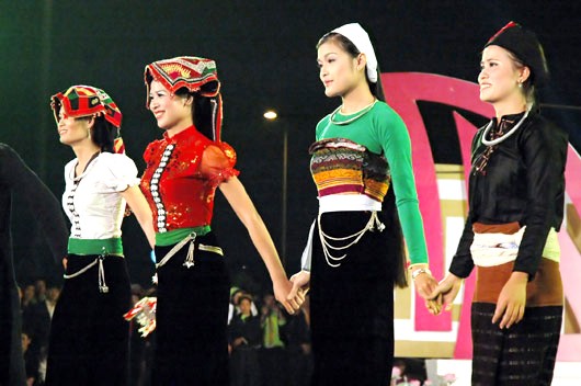 Одежда женщин народности Тхай - ảnh 1