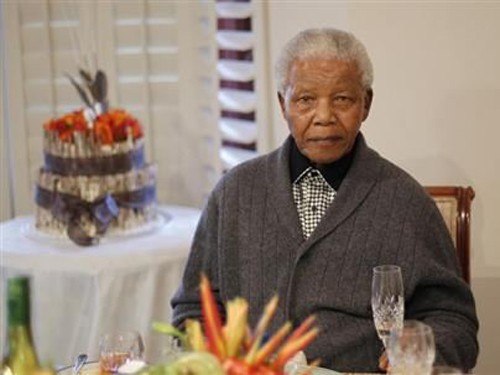 Состояние здоровья экс-президента ЮАР Нельсона Манделы улучшается - ảnh 1