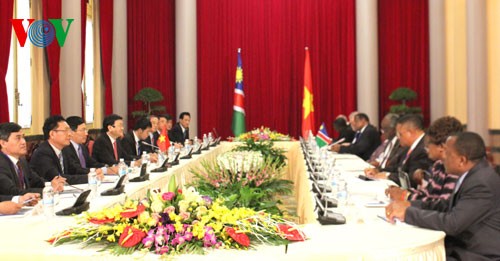 Во Вьетнаме с государственным визитом находится президент Намибии - ảnh 3