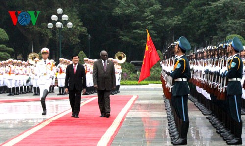 Во Вьетнаме с государственным визитом находится президент Намибии - ảnh 1