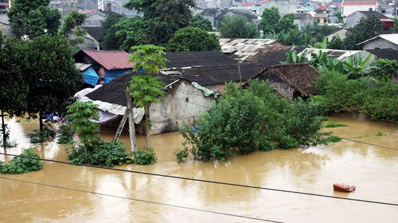 Активно проводится работа по ликвидации последствий наводнения в Центральном Вьетнаме - ảnh 1