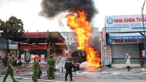 Парламент Вьетнама принял закон о профилактике и борьбе с пожарами - ảnh 1