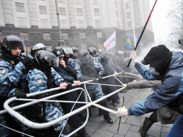 ЕС повышает давление на президента Украины - ảnh 1