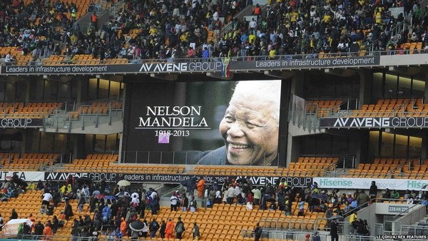 В пригороде Йоханнесбурга началась церемония прощания с Нельсоном Манделой - ảnh 1
