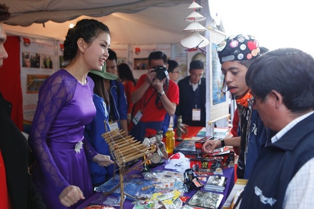 Вьетнам принимает участие в 18-м всемирном фестивале молодёжи и студентов - ảnh 4