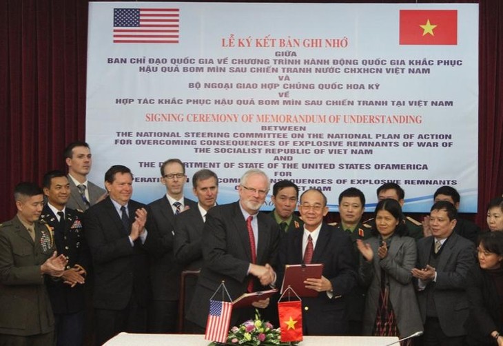 Вьетнам и США сотрудничают в ликвидации последствий оставленных войной бомб и мин - ảnh 1