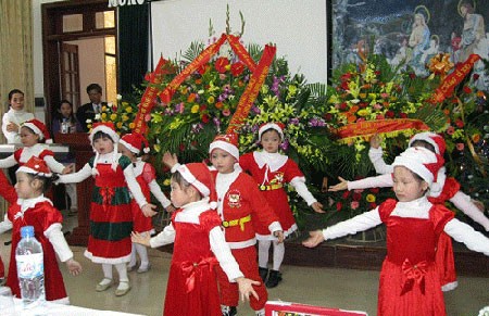 Во Вьетнаме проходят различные мероприятия, приуроченные к наступающему Рождеству - ảnh 1