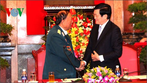 Президент CРВ Чыонг Тан Шанг встретился с ветеранами войны 305-й дивизии - ảnh 1