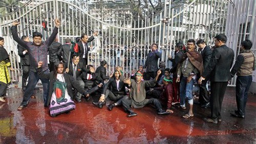 В Бангладеш продолжаются массовые демонстрации - ảnh 1