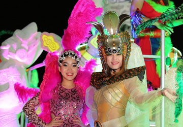 Во Вьетнаме оживленно проходят различные новогодние мероприятия-2014 - ảnh 2