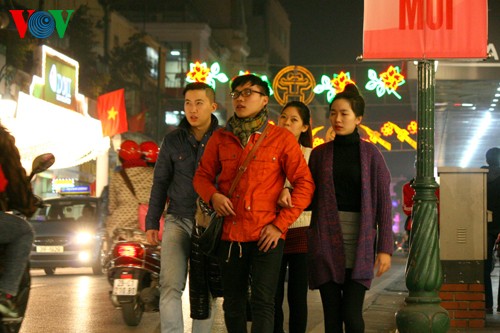 Во Вьетнаме радостно встретили Новый 2014 год - ảnh 1
