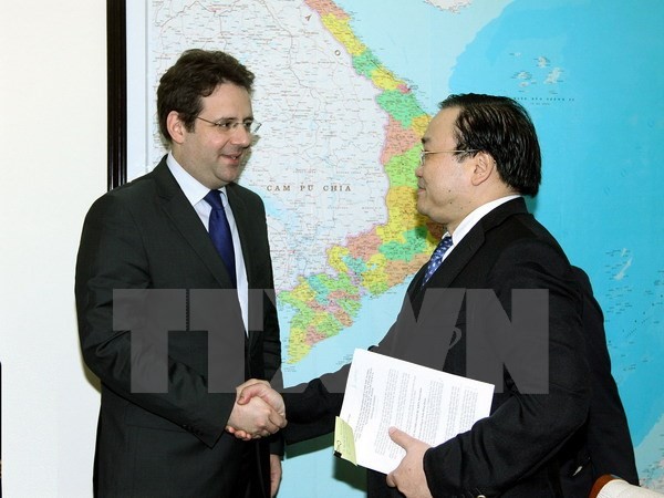 Вьетнам и Франция активизируют сотрудничество в сферах авиации, энергетики и инфраструктуры - ảnh 1