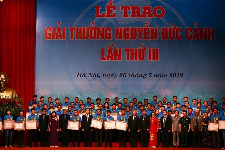 В Ханое прошла 3-я церемония вручения награды имени Нгуен Дык Каня  - ảnh 1