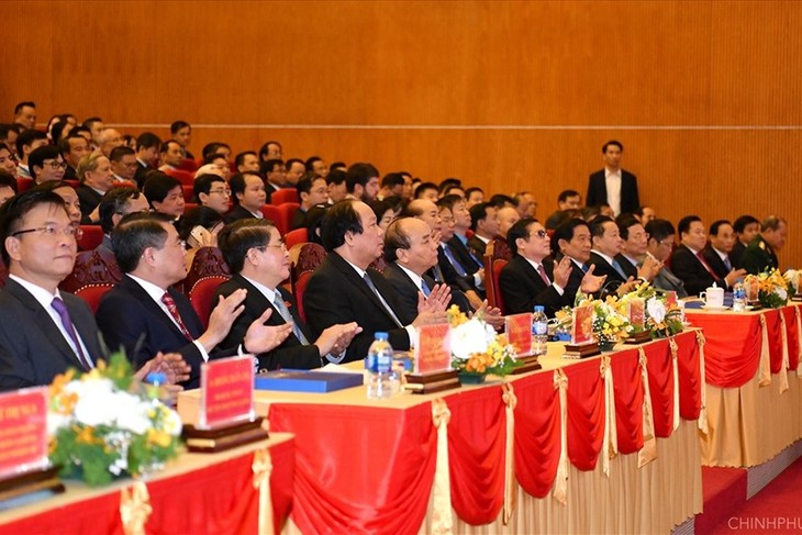 Премьер-министр Вьетнама принял участие в конференции по продвижению инвестиций в провинцию Каобанг - ảnh 1