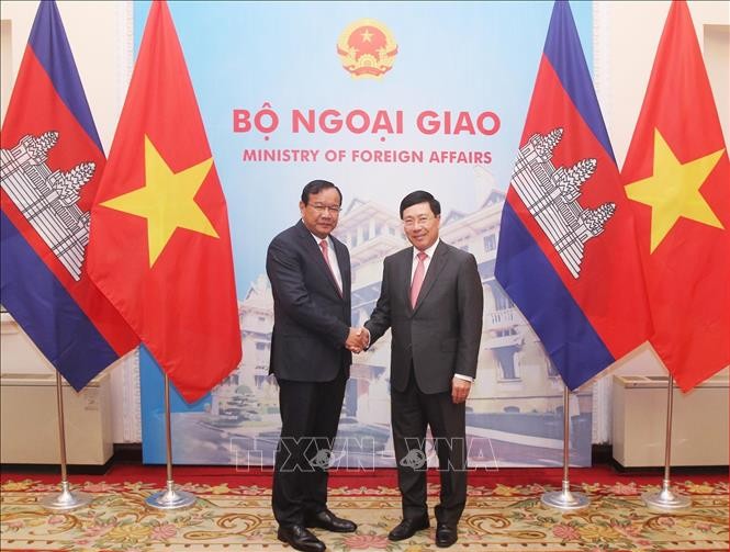 Вице-премьер Вьетнама Фам Бинь Минь провёл переговоры с камбоджийским коллегой Прак Сокхонном - ảnh 1