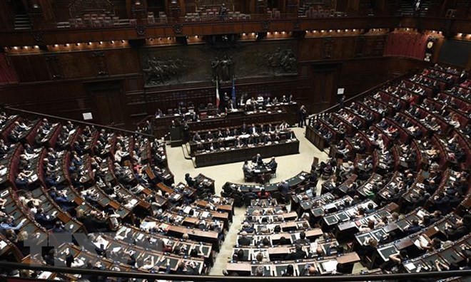 Нижняя палата итальянского парламента одобрила проект бюджета правительства страны  - ảnh 1
