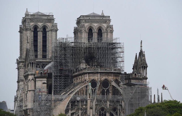 Пожар в соборе Парижской Богоматери: нет никаких признаков того, что пожар был вызван преднамеренно - ảnh 1