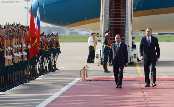 Премьер-министр Вьетнама прибыл в Москву - ảnh 1
