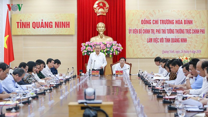 Постоянный вице-премьер Вьетнама Чыонг Хоа Бинь посетил провинцию Куангнинь  - ảnh 1