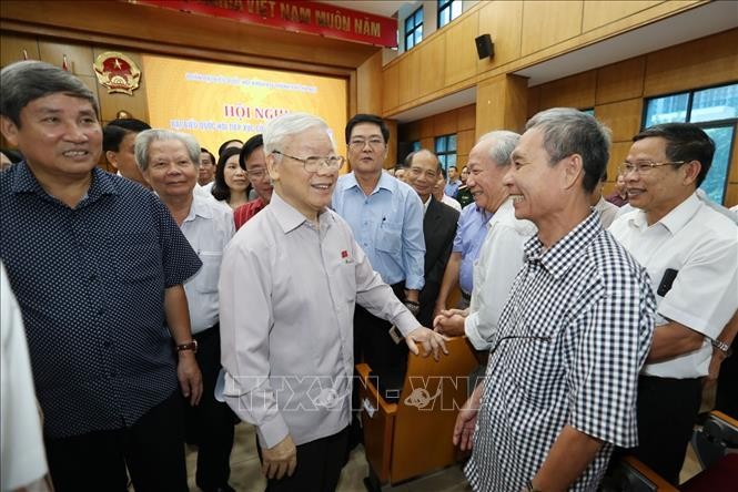 Генсен ЦК КПВ, президент Вьетнама встретился с избирателями Ханоя - ảnh 1