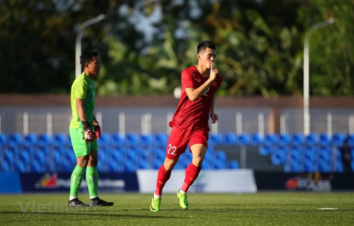Молодёжная сборная Вьетнама по футболу одержала сокрушительную победу над молодёжной сборной Лаоса со счётом 6-1 - ảnh 1
