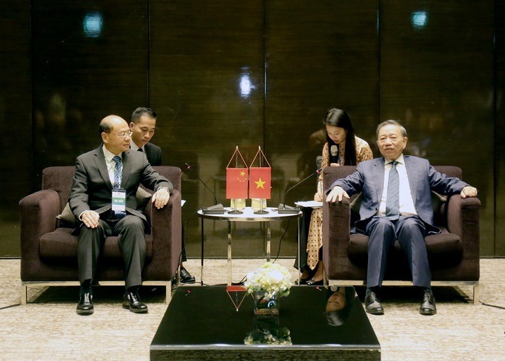Министр общественной безопасности Вьетнама То Лам принял зампредседателя Государственного комитета по борьбе с наркотиками Китая Вэйхуна - ảnh 1