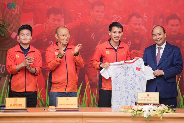 Глава правительства поручил компетентным органам наградить спортивную делегацию Вьетнама на недавних Играх ЮВА - ảnh 1