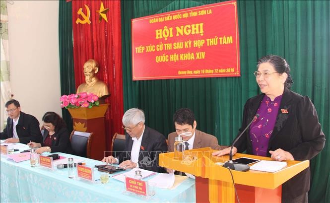 Вице-спикер вьетнамского парламента встретилась с избирателями в провинции Шонла - ảnh 1