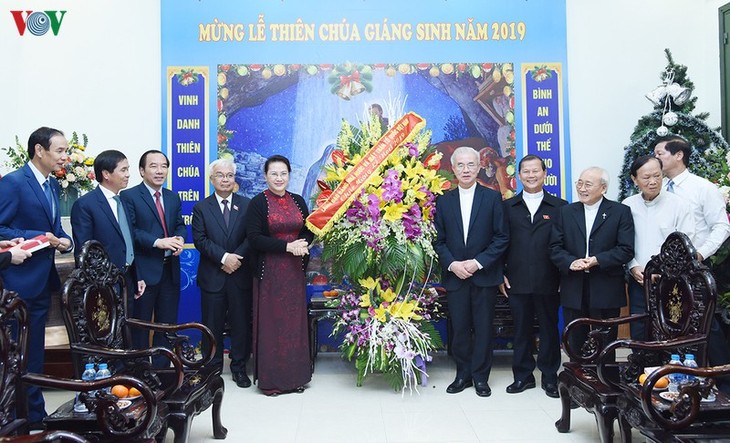 Председатель Национального собрания Вьетнама поздравила католиков с приближающимся Рождеством Христовым - ảnh 1