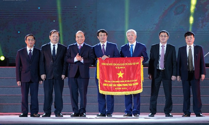 Премьер-министр Вьетнама принял участие в церемонии празднования 120-летия цементной промышленности страны - ảnh 1
