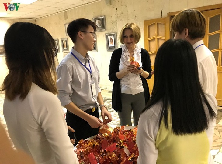 Вьетнамские студенты в России встретили традиционный новогодний праздник Тэт - ảnh 1