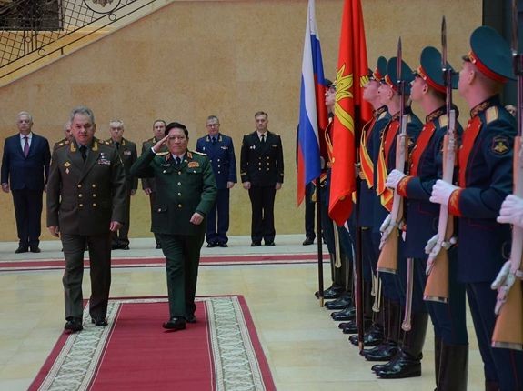 Вьетнам и Россия активизируют оборонное сотрудничество во имя мира и стабильности в регионе - ảnh 1