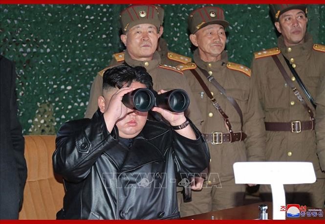 Лидер КНДР наблюдал за запусками новых тактических ракет - ảnh 1