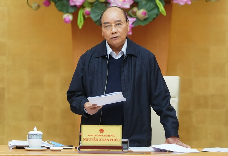Премьер-министр Вьетнама потребовал продолжить борьбу с коронавирусом в новой обстановке - ảnh 1