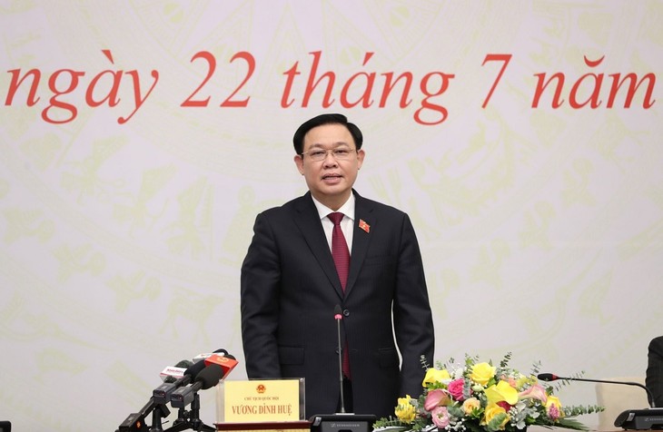 Выонг Динь Хюэ председательствовал на пресс-конференции, посвященной итогом выборов руководителей НС.  - ảnh 1