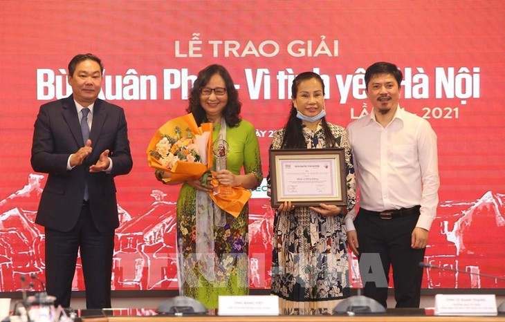 Премия Буй Суан Фай - За любовь к Ханою: вручение Гран-при музыканту Хонг Дангу  - ảnh 1