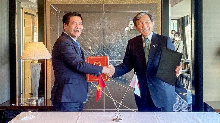 Минпромторг Вьетнама и префектура Вакаяма договорились активизировать торговое и промышленное сотрудничество - ảnh 1