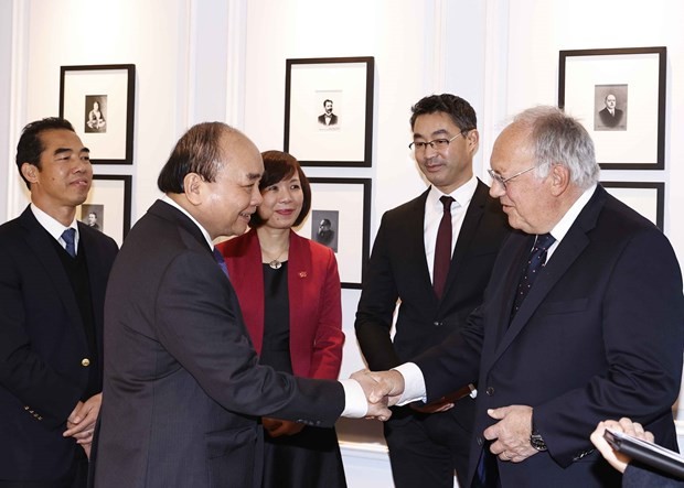 Президент Нгуен Суан Фук принял бывшего президента, министра экономики Швейцарии Шнайдера Амманна - ảnh 1